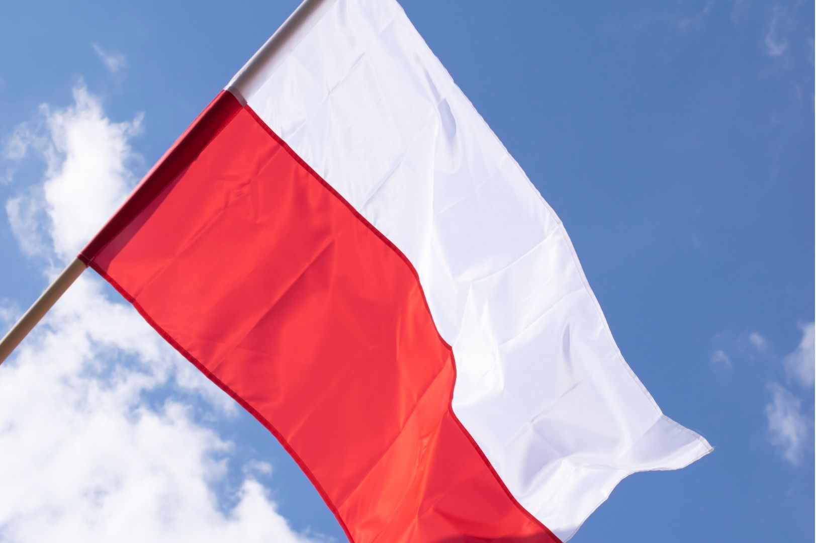 Zdjęcie przedstawia flagę Polski